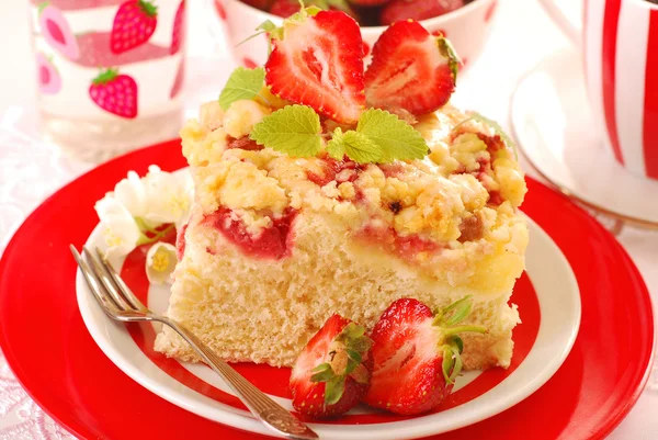 Yeast cake with strawberry — Stock Photo, Image