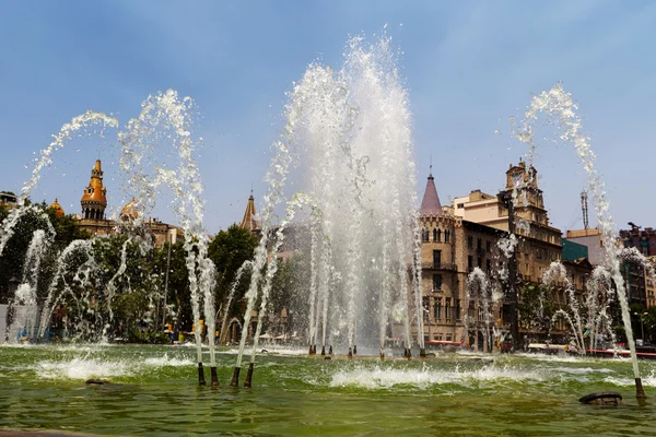 Kašna náměstí "catalunya" v Barceloně — Stock fotografie