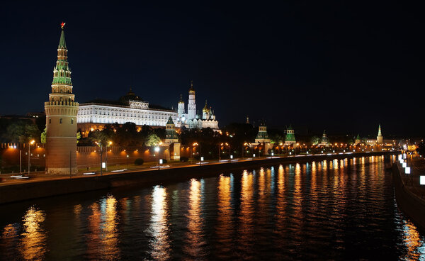 Night Moscow, the Kremlin wall