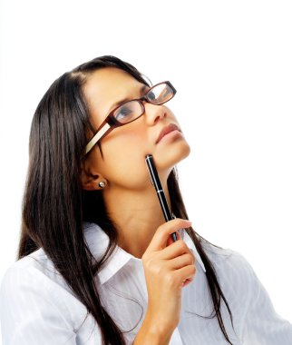 İspanyol kadın kalem ile düşünme gözlüklü