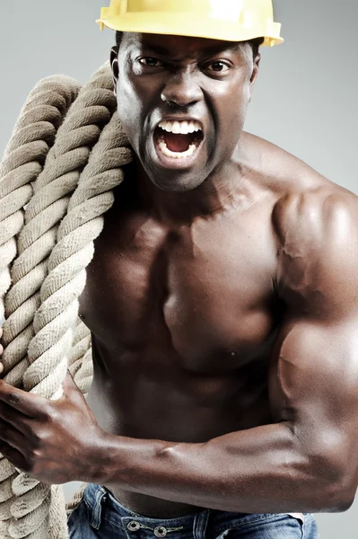Злой мускулистый человек — стоковое фото