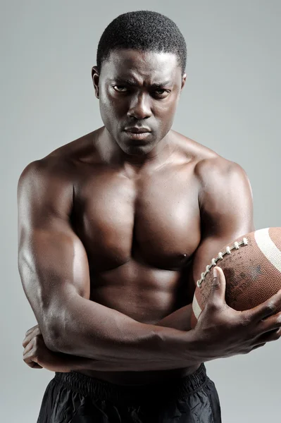 肌肉发达的美国足球运动员 — 图库照片