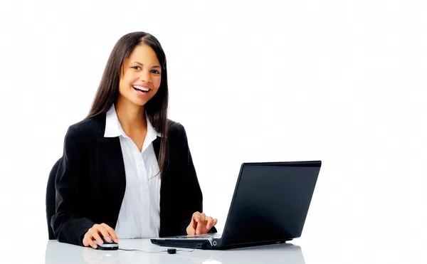 Frau mit Laptop lacht — Stockfoto