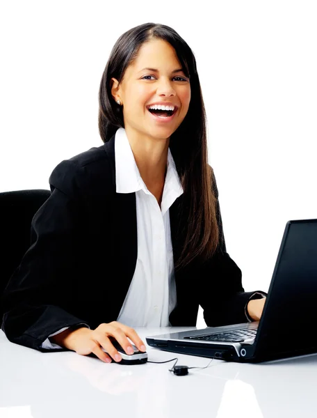 Kobieta śmiać się laptopa — Zdjęcie stockowe