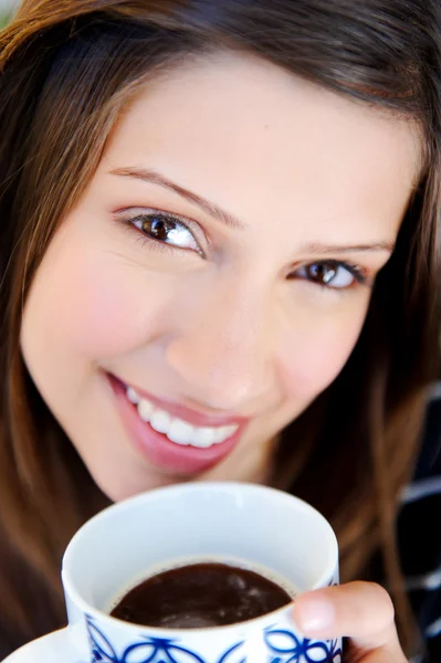 Обличчя жінки з кавою — стокове фото