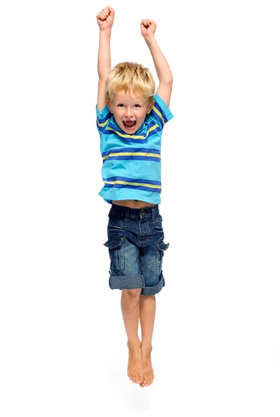 Прыгающий счастливый мальчик — стоковое фото
