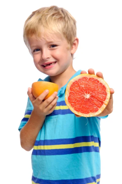 Compartilhando fruta menino — Fotografia de Stock