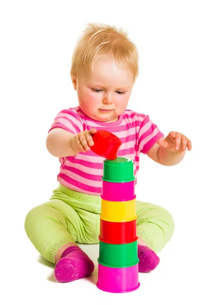 Bebé jugando y aprendiendo aislado en blanco — Foto de Stock