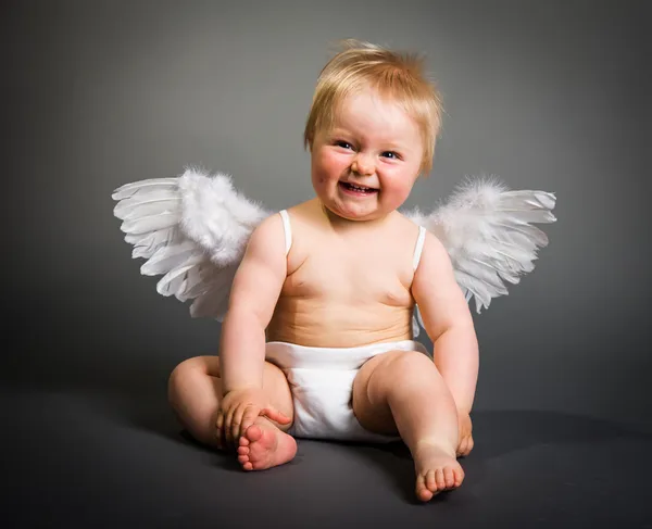 乳児赤ちゃんとともに天使の翼上中立的背景 ロイヤリティフリーのストック写真