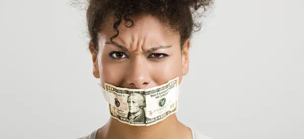 Die betrekking hebben op mond met een dollar bankbiljet — Stockfoto