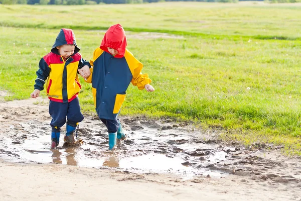 Two young brothers in the puddle — Stock Photo, Image