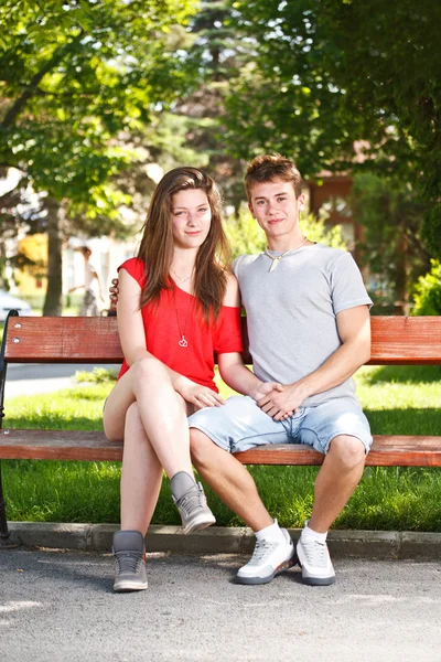 Junges Paar — Stockfoto
