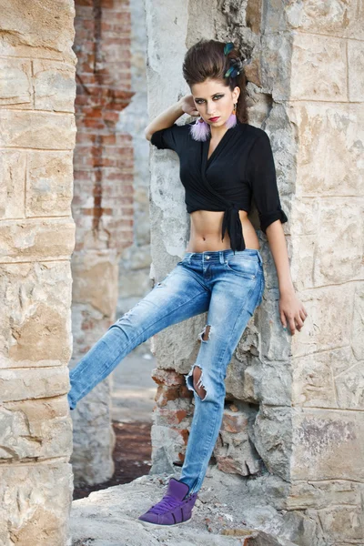 Modella in jeans — Foto Stock