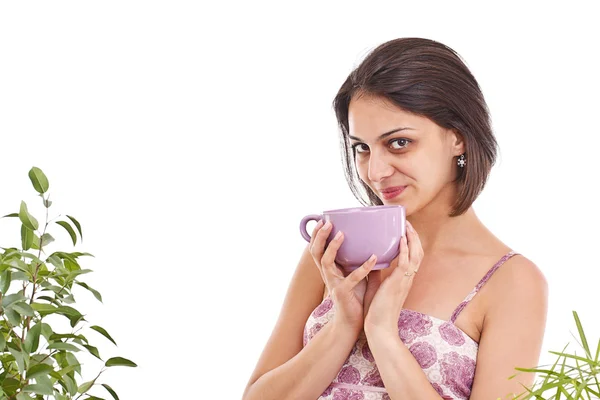 Vrouw met een kopje thee — Stockfoto