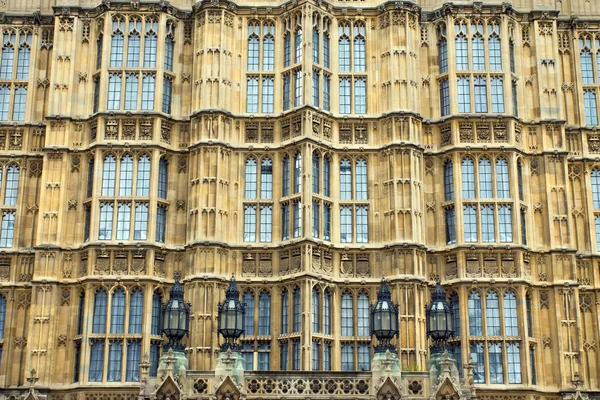A homlokzat a házak, parlamenti — Stock Fotó