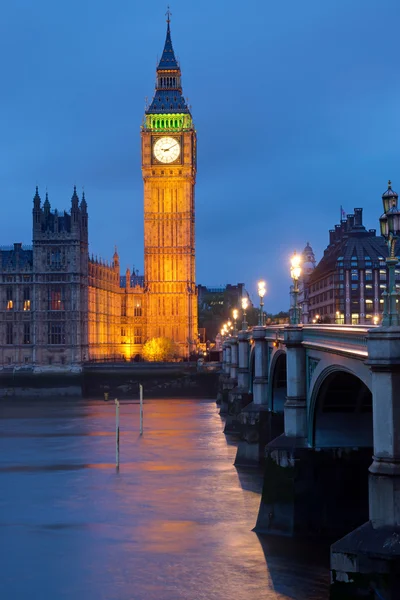 Wieża zegarowa z izb Parlamentu — Zdjęcie stockowe