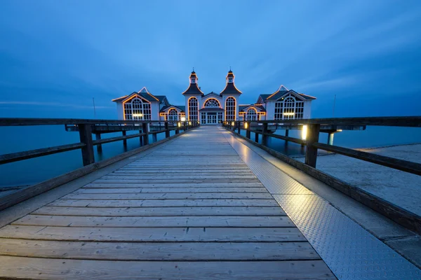 Pier of Sellin on a cloudy evening — Stock Photo, Image