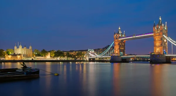 Tower Bridge ve Londra Kulesi — Stok fotoğraf