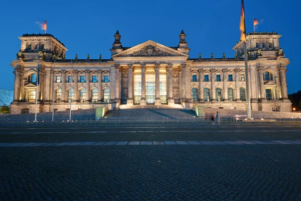 夜にベルリンでドイツ連邦議会議事堂 — ストック写真