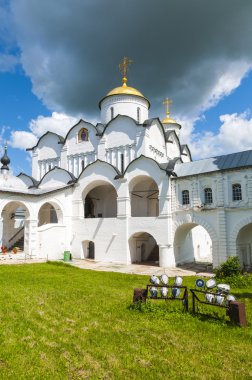 Kiliseler ve Manastırlar içinde suzdal