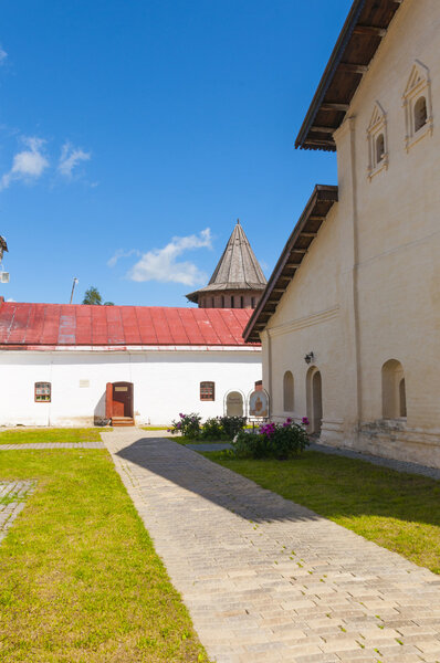The streets and courtyards of the old Suzdal