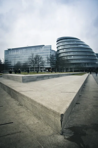 Лондонская ратуша строит современную архитектуру uk — стоковое фото