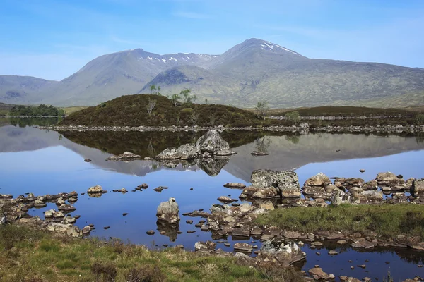 Rannoch moor loch högländerna Skottland — Stockfoto