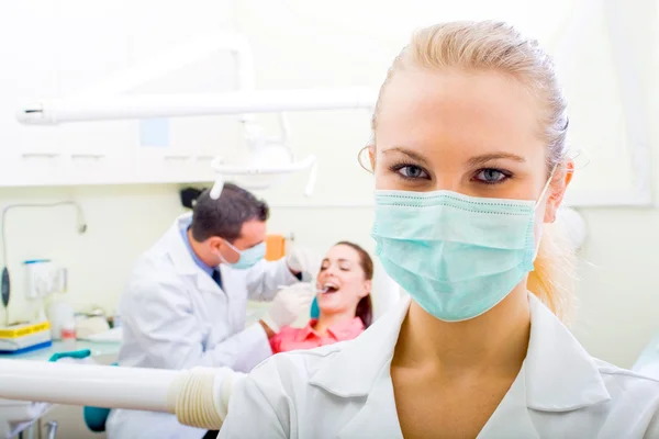 Dentista femenino — Foto de Stock