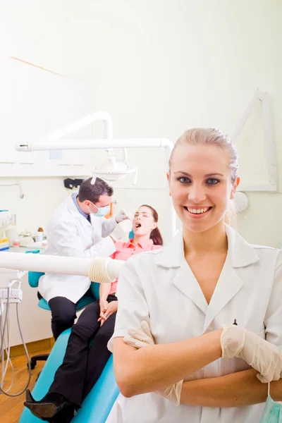 Assistente dentário — Fotografia de Stock