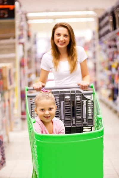Matka a dcera nakupování — Stock fotografie