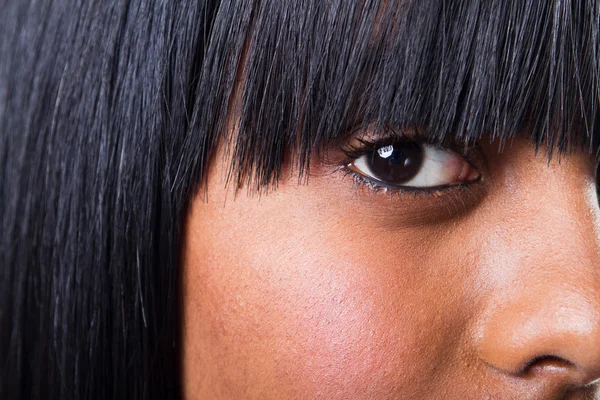 Close-up do olho da jovem mulher indiana — Fotografia de Stock