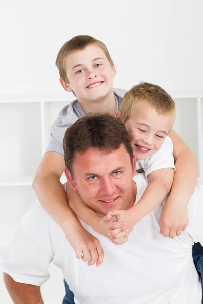 Padre e hijos —  Fotos de Stock
