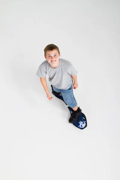 Підліток хлопчик скейтбординга — стокове фото