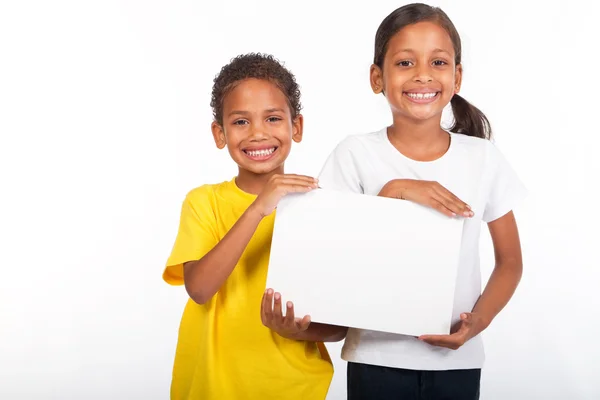 Bror och syster håller en whiteboard — Stockfoto