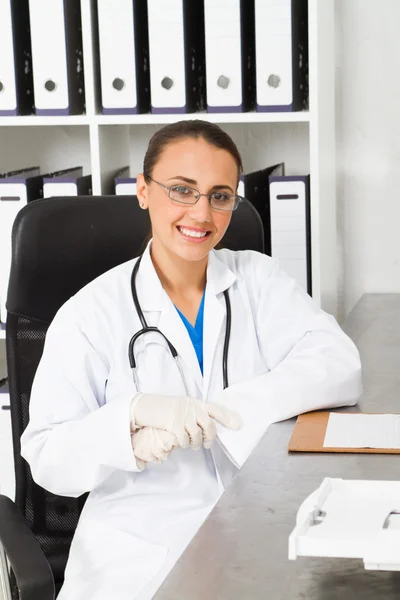 Young female medical intern in office — Stock Photo, Image