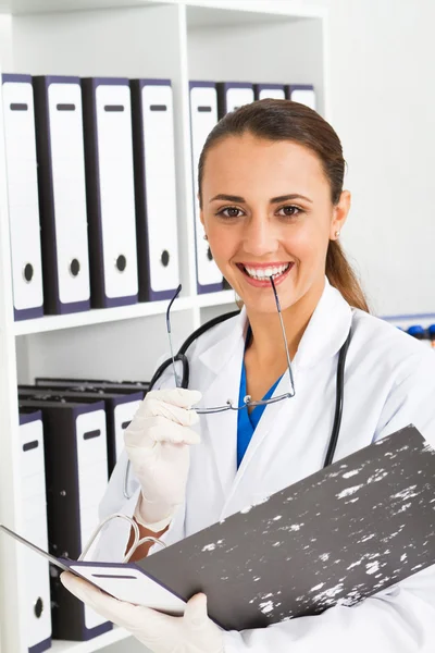 Medical intern searching for patient's records — Stock Photo, Image