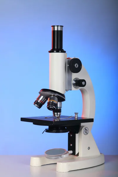 Μικροσκόπιο στο εργαστήριο — Φωτογραφία Αρχείου