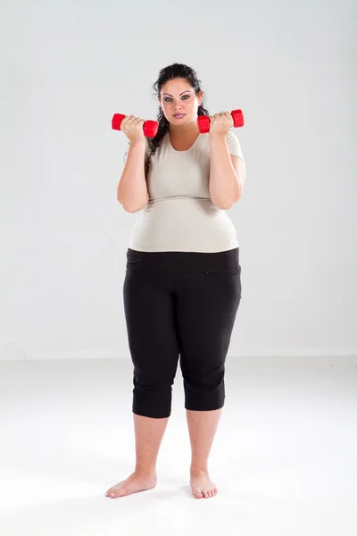 Плюс размер женщины готовится к упражнениям — стоковое фото