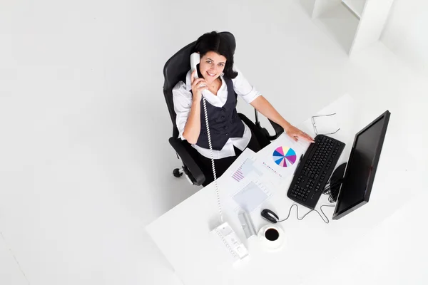 Young businesswoman working in office — Stock Photo, Image