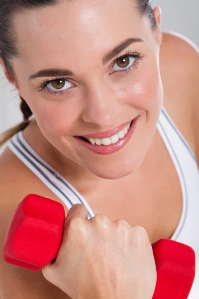 Mujer fitness haciendo ejercicio con la mancuerna —  Fotos de Stock