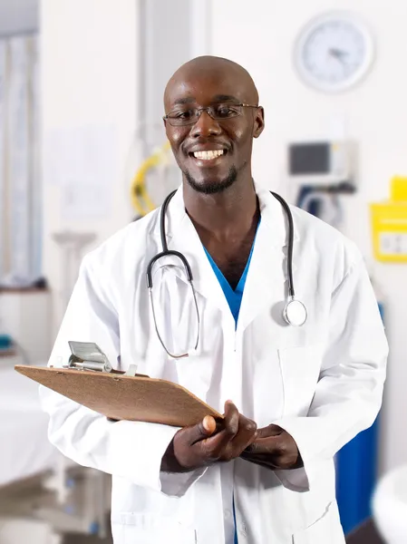 Erkek Afrikalı doktor — Stok fotoğraf
