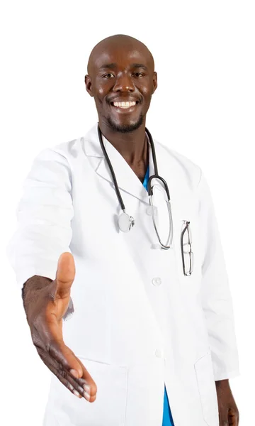 Freundlicher männlicher afrikanischer Arzt Händedruck auf weiß — Stockfoto