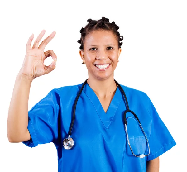 Afroamerikanska sjuksköterskan ger ok hand tecken — Stockfoto