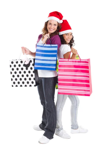 Szczęśliwa matka i córka z torby na zakupy świąteczne — Zdjęcie stockowe