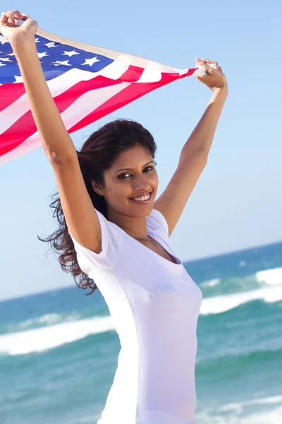 Bela jovem mulher com bandeira americana — Fotografia de Stock
