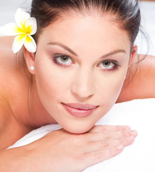 Young woman face closeup in spa salon — Stock Photo, Image