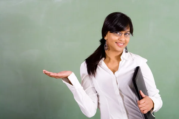 Nauczyciel w szkole żeńskiej — Zdjęcie stockowe