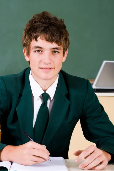 Γυμνάσιο χαριτωμένο αγόρι — Φωτογραφία Αρχείου