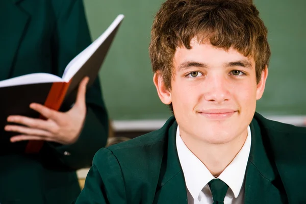 Szkoły średniej chłopiec zbliżenie portret — Zdjęcie stockowe