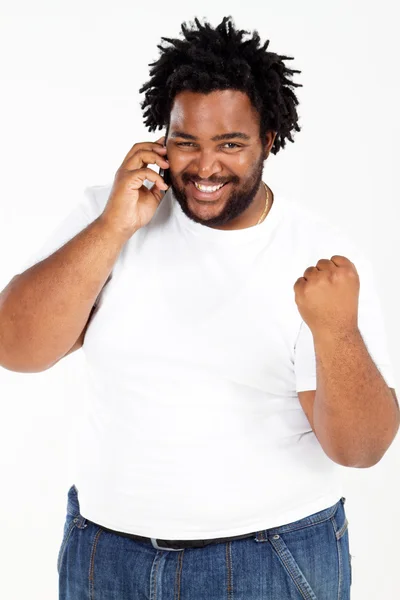 Szczęśliwy człowiek african american rozmawia przez telefon — Zdjęcie stockowe